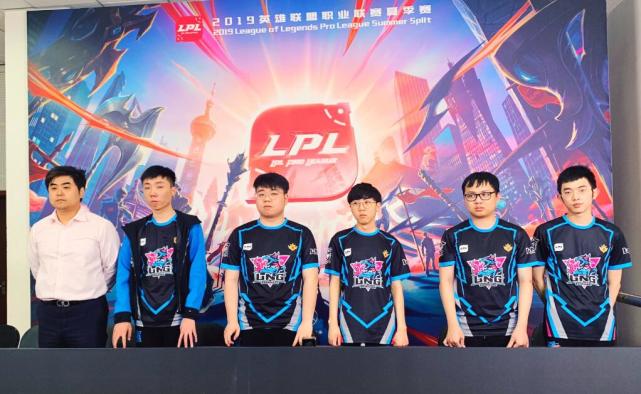 现出了非凡 现出了非凡