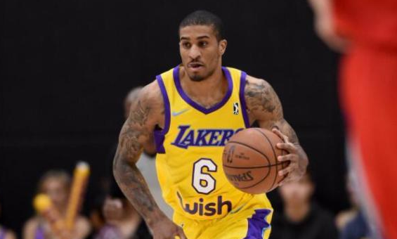 她逐渐淡出 她逐渐淡出